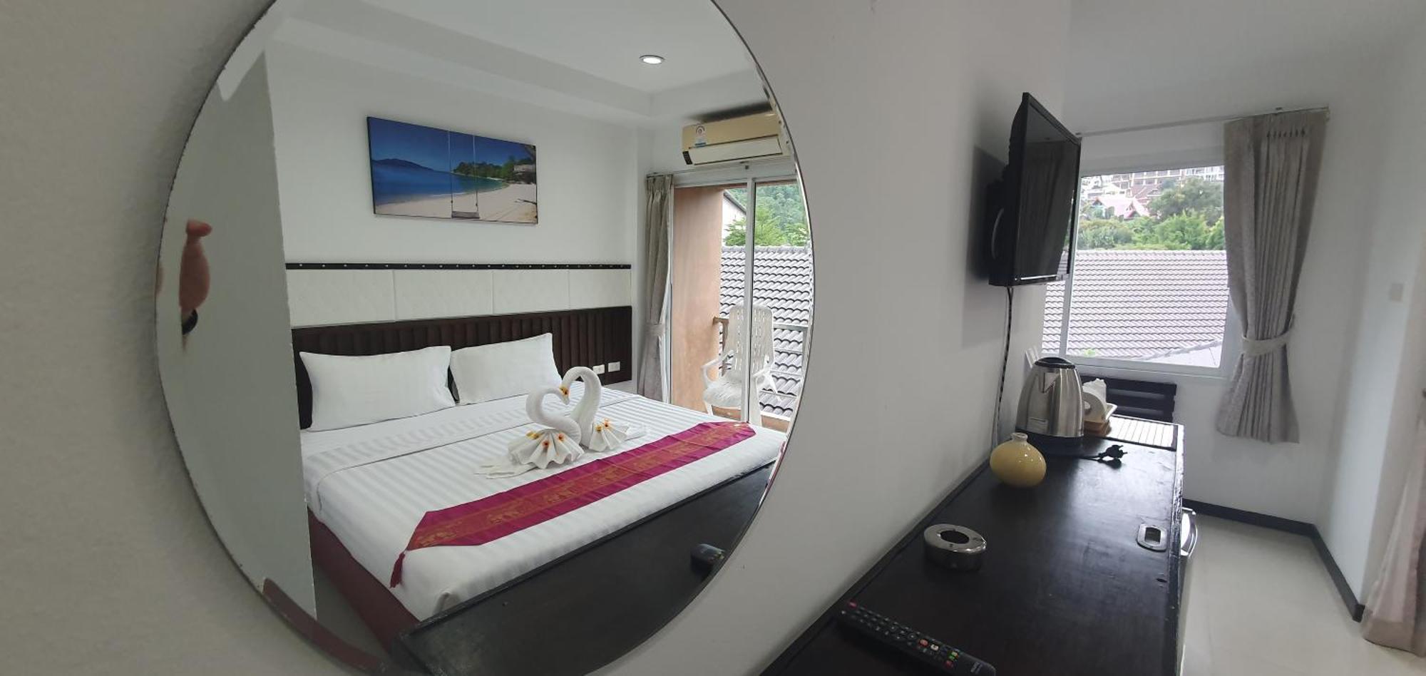 At Home Hotel Patong Exterior foto