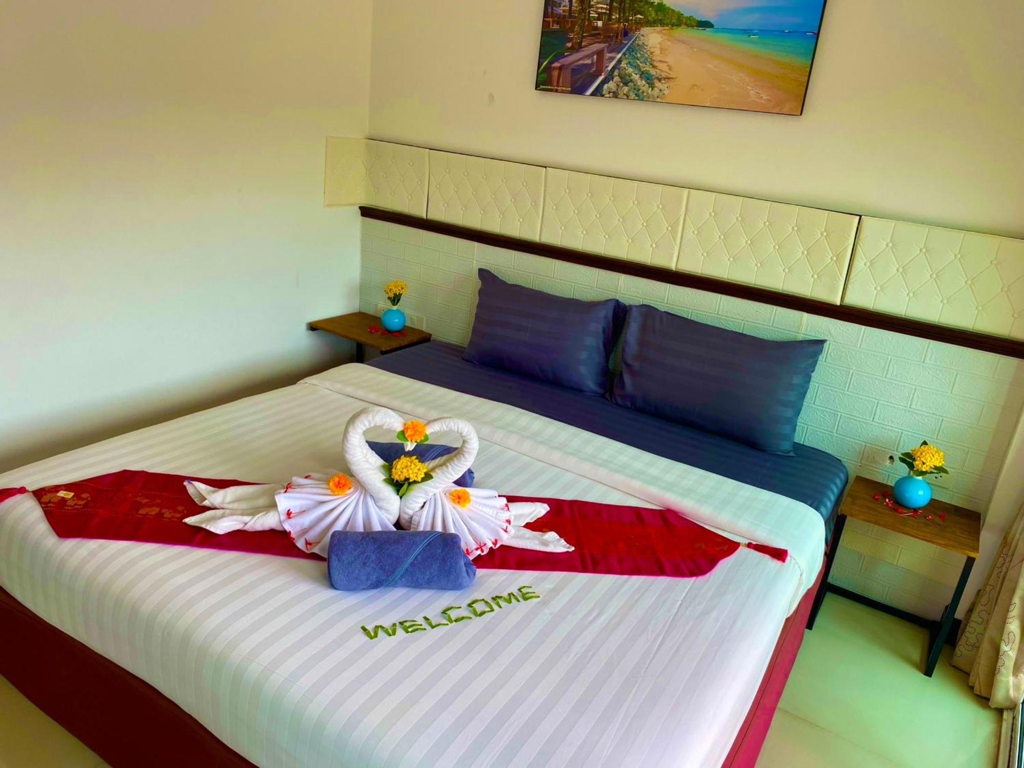 At Home Hotel Patong Exterior foto